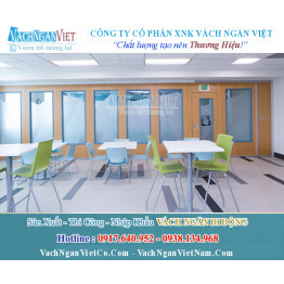 Vách Ngăn Di Động Có Ô Kính VNV03